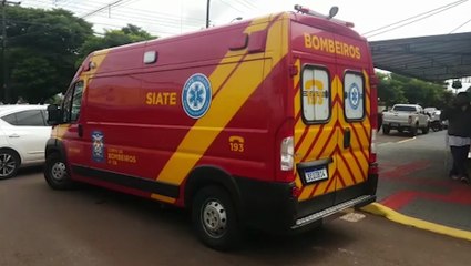 Moto vai parar embaixo de automóvel após acidente no São Cristóvão