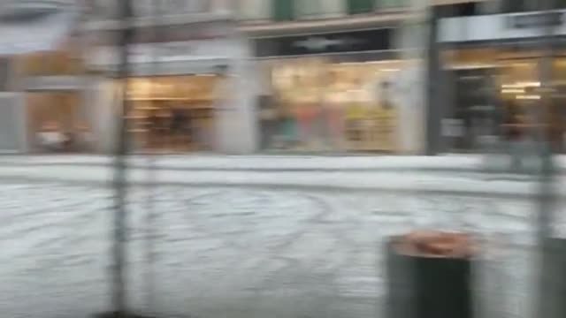 Una tormenta de granizo descarga con fuerza en Barcelona y tiñe de blanco Granollers