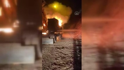 Son dakika haber... Sarıyer'de iş makinesinde çıkan yangın söndürüldü