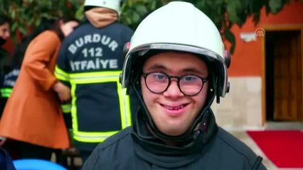 Down sendromlu çocuklar bir günlüğüne itfaiyeci oldu