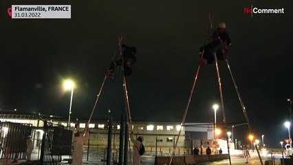 Активисты "Гринпис" устроили протест на строительной площадке АЭС Фламанвиль
