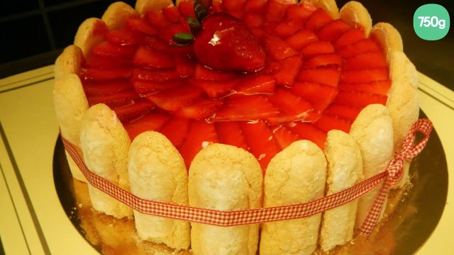 Charlotte aux fraises au nappage blond