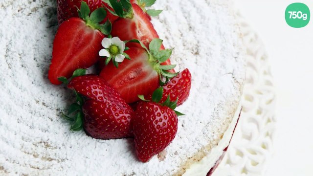 Biscuit succès aux amandes, crème vanille-mascarpone et fraises