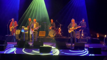 Paul Kelly performs 'How to Make Gravy' at Bathurst show