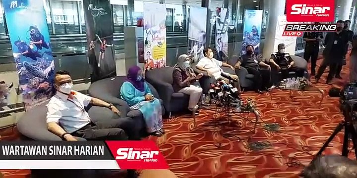 Sidang media bagi sambutan pembukaan sempadan di KLIA