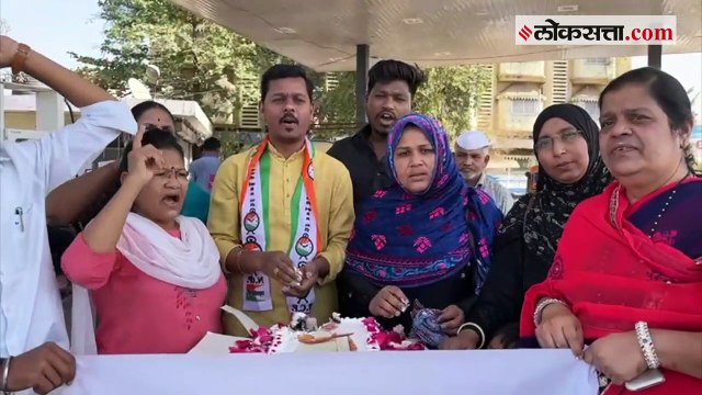 सांगलीत कृष्णेच्या पात्राला गॅस सिलेंडर अर्पण करीत गॅस इंधन दरवाढीचा निषेध केला