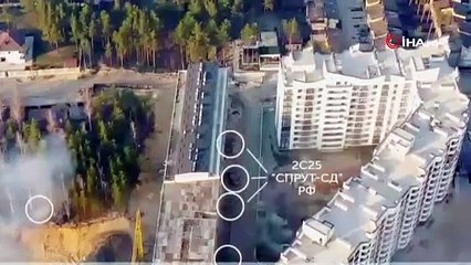 Ukrayna’da sivil yerleşim alanına gizlenen Rus zırhlılarını imha edildiği anlar kamerada