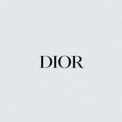 ديور تقدم خدمة تخصيص تصاميمها باللغة العربية للمرة الأولى