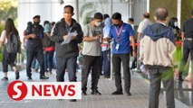 Long queue outside EPF KL headquarters