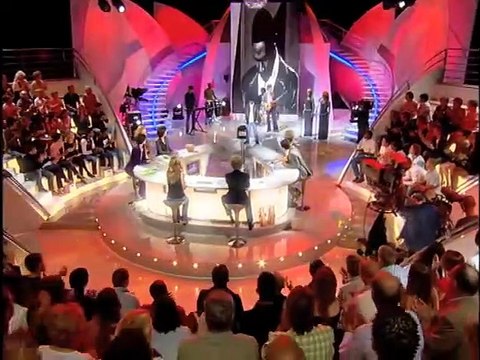 Slaï chante son tube Flamme en live