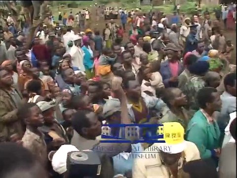 Presidential Archives: President Moi rides a tipper lorry after State Car gets stuck in mud