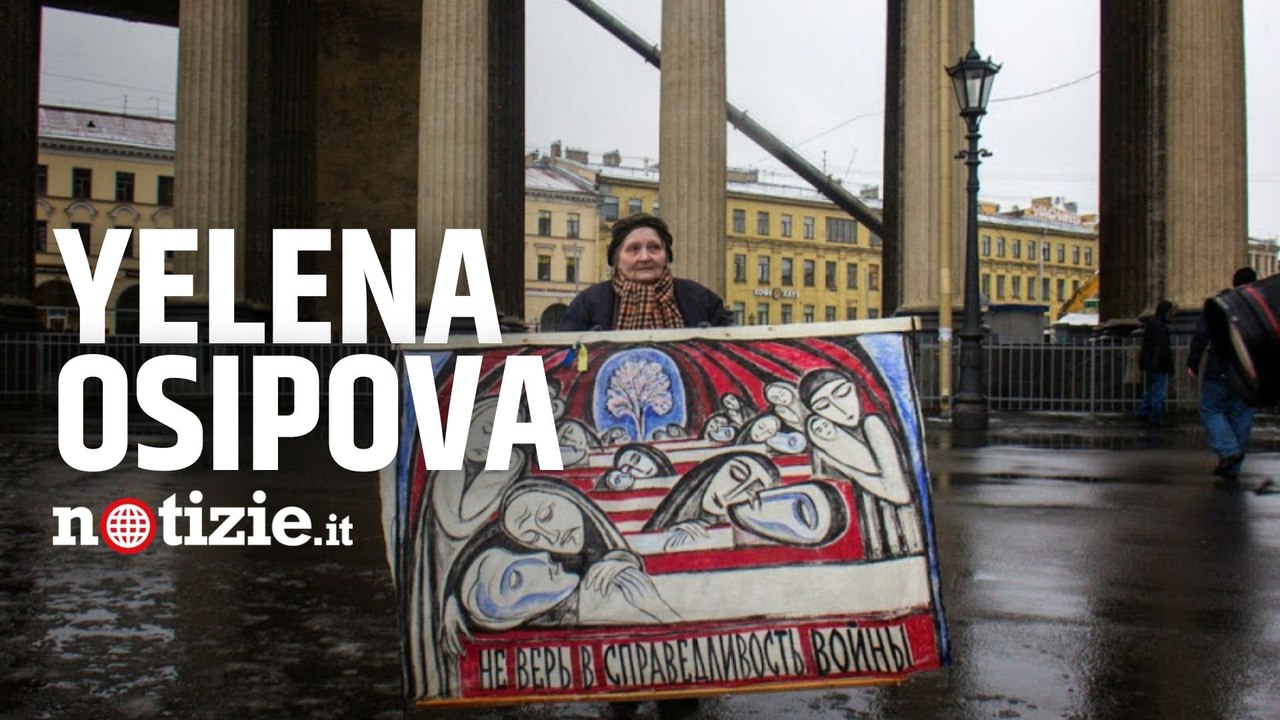 Yelena Osipova, la donna arrestata in Russia torna a protestare in piazza contro la guerra