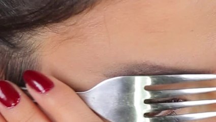 رسم الحواجب بالشوكة