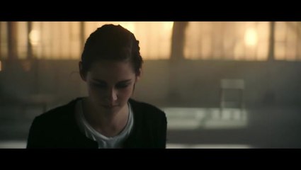 CHANEL كريستين ستيوارت تصوّر إعلان حقيبة غابرييل الأشهر من