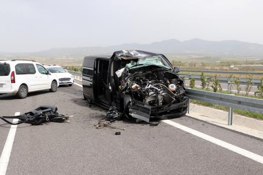 Selami Şahin'in oğlu Emirhan Şahin, Manisa'daki trafik kazasında yaralandı