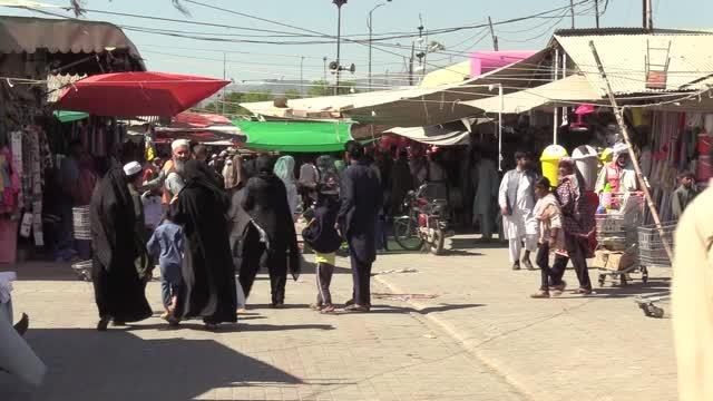 İSLAMABAD - Pakistan'da Müslümanlar ramazanın son hazırlıklarını yapıyor