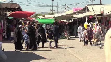 İSLAMABAD - Pakistan'da Müslümanlar ramazanın son hazırlıklarını yapıyor