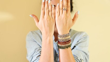 تعلّمي طريقة صنع سوار بألوان علم إيطاليا بالفيديو