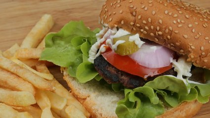 طريقة عمل برجر لحم سهل بالصور