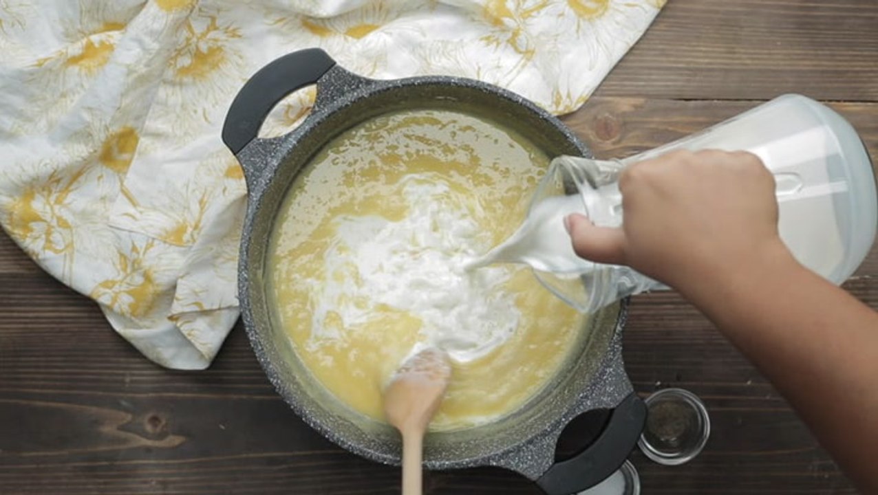 طريقة عمل صينية دجاج بافرن خطوة خطوة - تحضير البشاميل