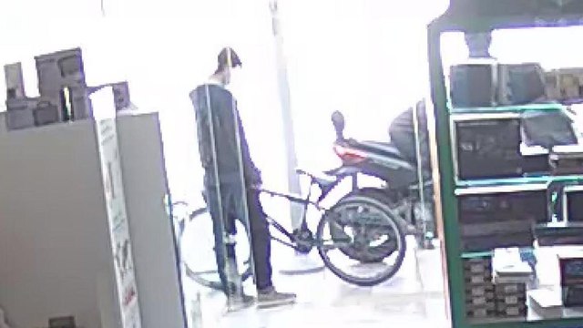 ‘Satın alacağım’ deyip denemek istediği motosikleti çaldı!