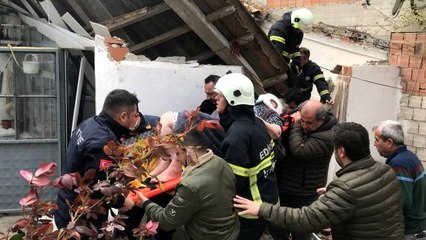 Edirne fırtına nedeniyle felaketi yaşıyor: Çatılar uçtu, ağaçlar devrildi, yollar kapandı, vatandaşlar yaralandı