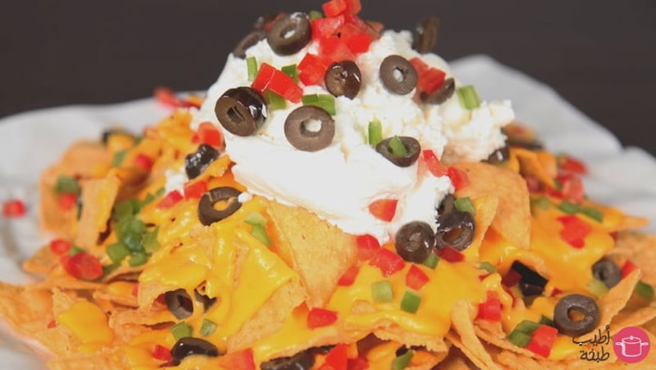 طريقة عمل الناتشو بصلصة الشيدر بالصور والفيديو