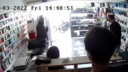 "Motosikletin sesini dinleyeceğim" dedi, üzerine binip gitti