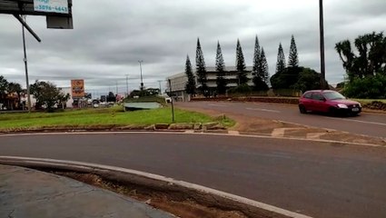 Equipes de socorro atendem ocorrência de tentativa de suicídio no viaduto da Avenida Carlos Gomes