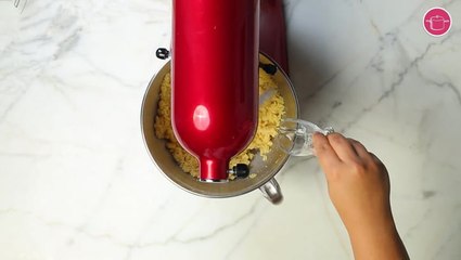 طريقة عمل المعمول خطوة خطوة - اضافة ماء الزهر