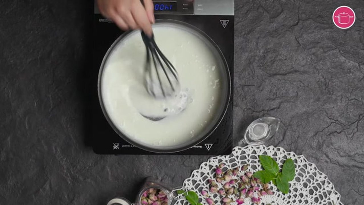 طريقة عمل الكنافة بالمهلبية خطوة خطوة - خلط المهلبية