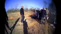 Rescatan a mujer de un auto en llamas, estaba dentro de una maleta
