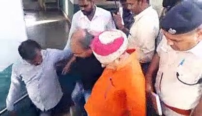 डाढ़देवी मंदिर सड़क मार्ग के कार्य रुकवाने के विरोध में डीएफओ कार्यालय में किया था प्रदर्शन