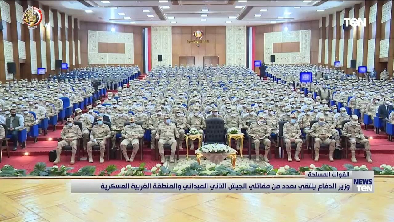وزير الدفاع يلتقي بعدد من مقاتلي الجيش الثاني الميداني والمنطقة الغربية العسكرية