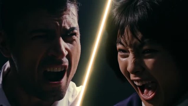 Arms lève les poings