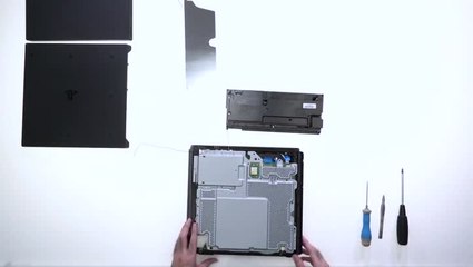 Une PS4 Pro démontée par Sony