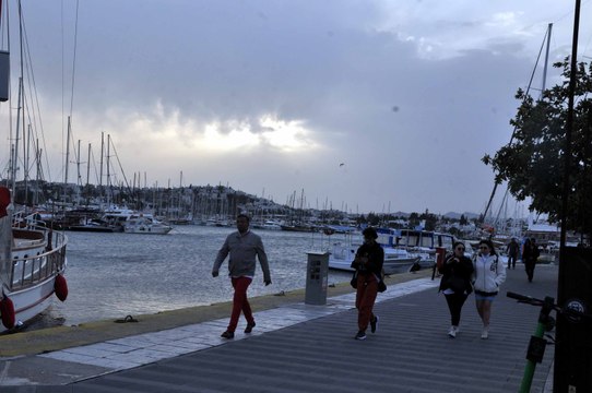 Afrika tozu Bodrum’a ulaştı hava aniden karardı