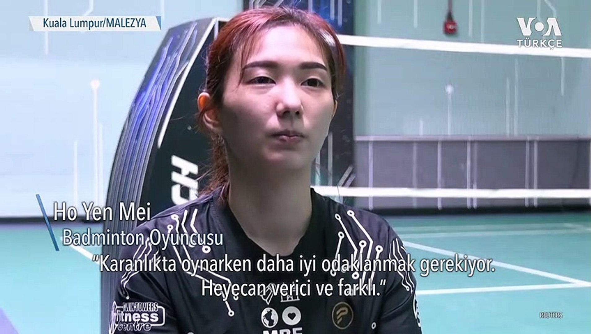 Karanlıkta Badminton Oyunu