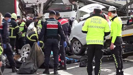 Feci kazada hız göstergesi 180’de takılı kaldı! Araç hurdaya döndü, olay yerinde can verdiler