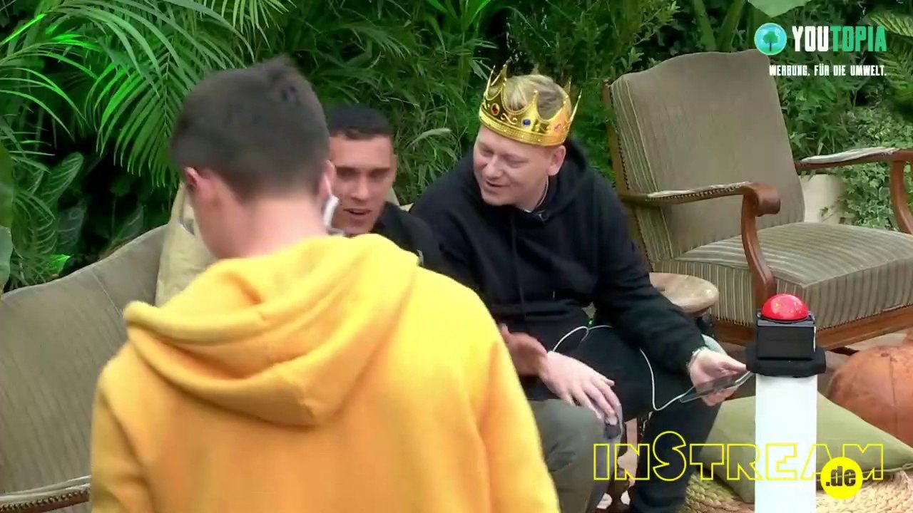 Knossi liest über sich "knossi nervt!" in survival mattins chat