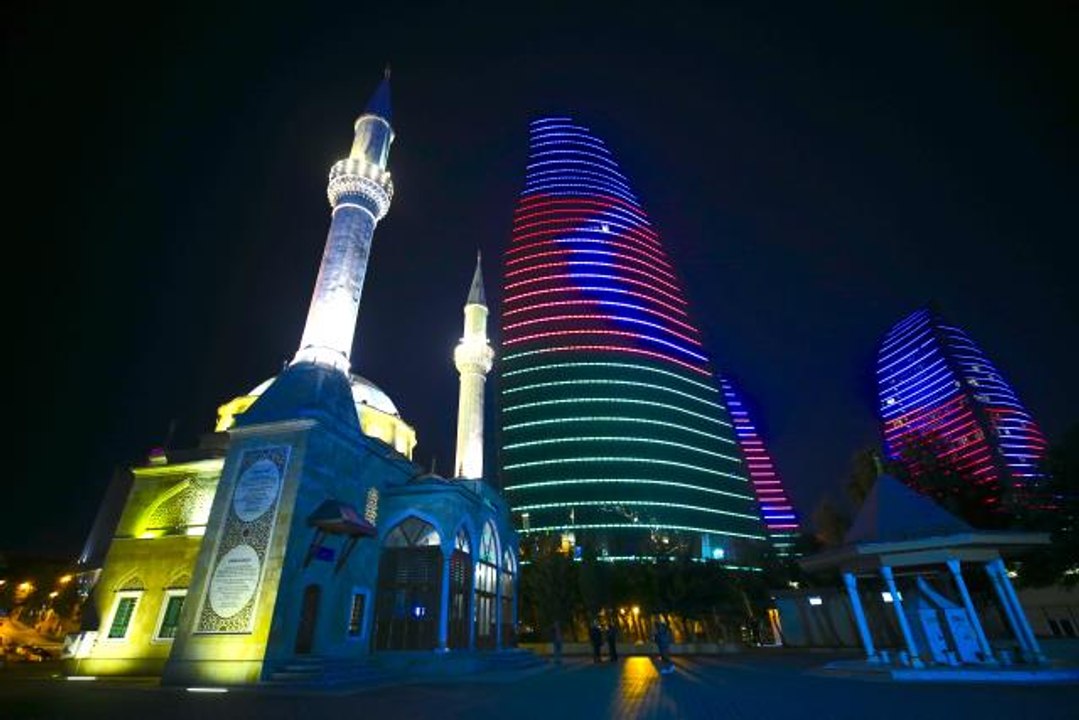 Azerbaycan'da ilk teravih namazı kılındı