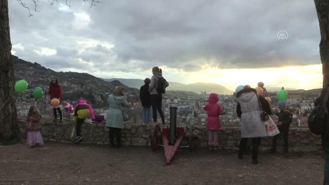 SARAYBOSNA - Bosna Hersek'in başkenti Saraybosna'da ilk ramazanın topu atıldı