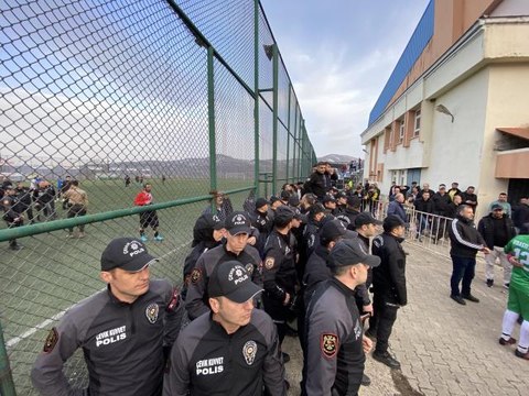 Amatör lig maçında kavga çıktı