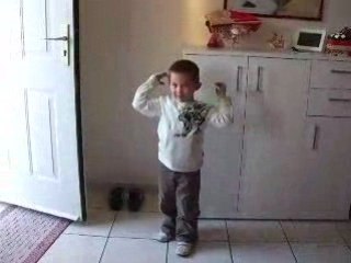 Logan ki danse la tecktonik
