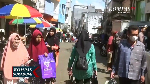 Warga Antre Beli Minyak Goreng Curah Dengan Harga Het