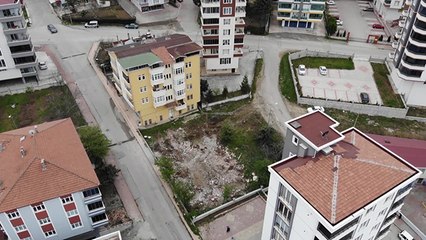 Karadeniz fıkrası gibi olay: Adresi karıştırdı, yanlış binayı yıktı