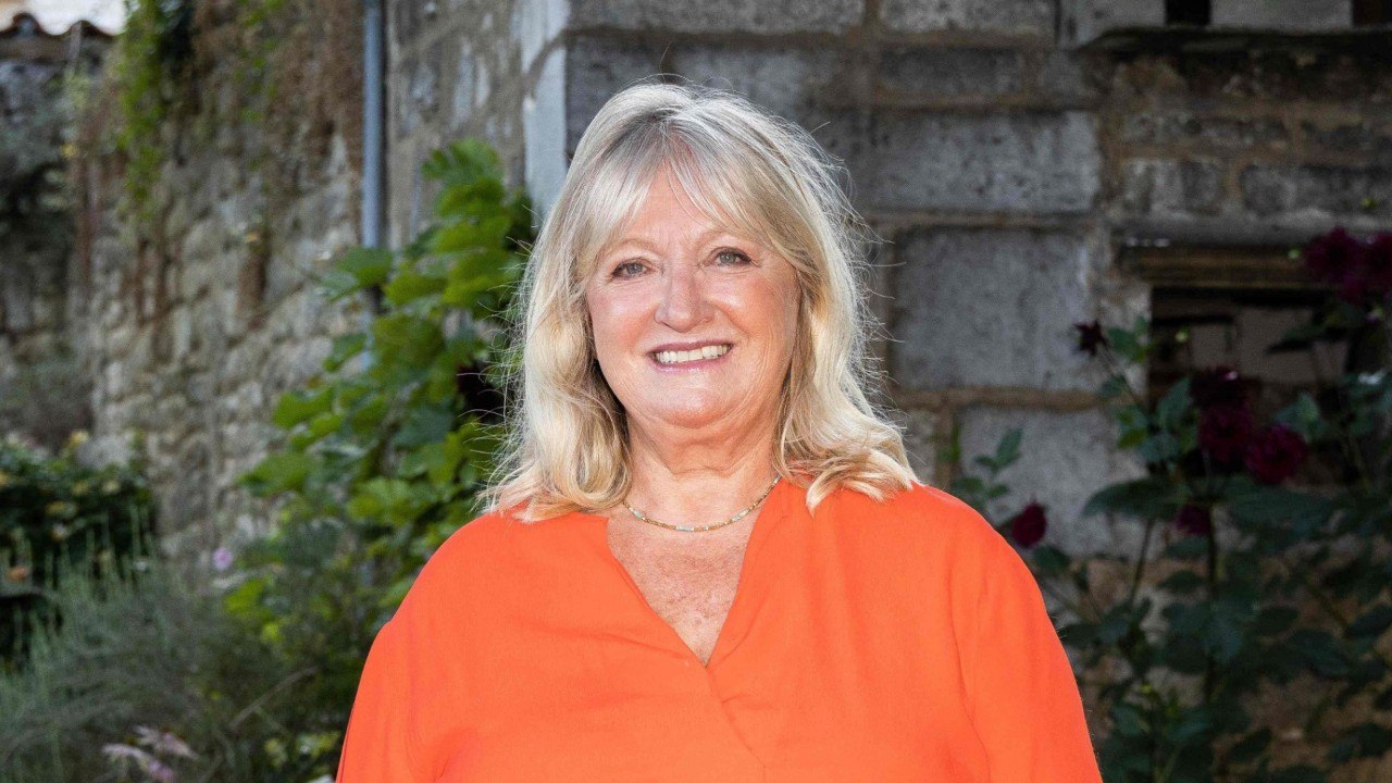 GALA VIDEO - Charlotte de Turckheim cash sur ses kilos en trop : “Je ne contrôle plus mon corps”