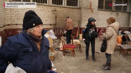 Люди укрываются в подвалах во время обстрелов в Северодонецке