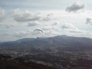 Parapente au Garlaban. Décollage Est de Laurent.
