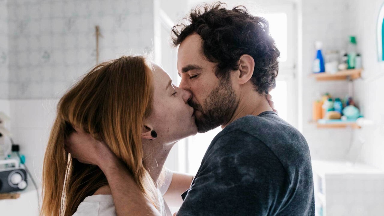 Fische und Skorpion: Beide schwimmen auf einer Welle